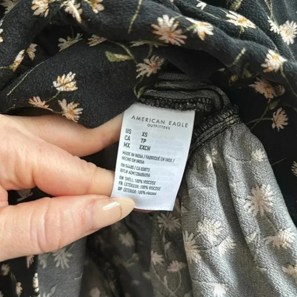 American Eagle Black Floral Layered Open Back Baby Doll Top Size XS - Picture 4 of 5